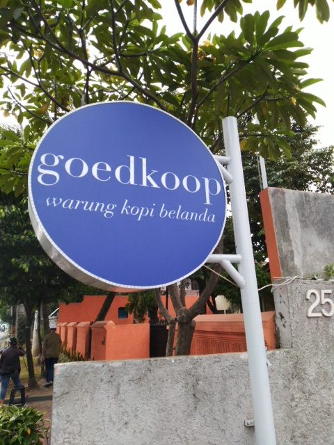 Goedkoop menikmati kopi dan kue Belanda di Karang Tengah