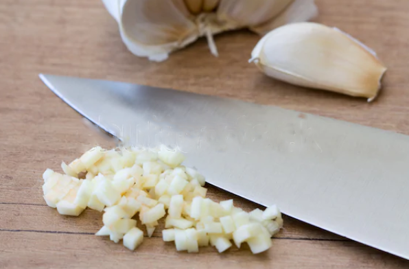 Cara membuat Bumbu Bawang Putih Yang bisa di Simpan untuk Masakan